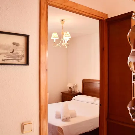 Saliecho Acogedor Jardin Y Piscina